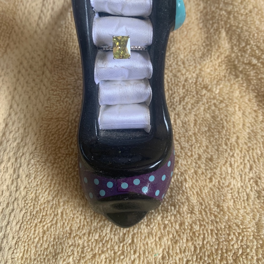 Fashion ring